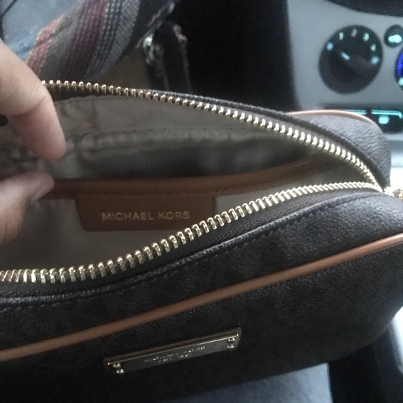 Michael Kors crossbody purse - Picture 4 of 4